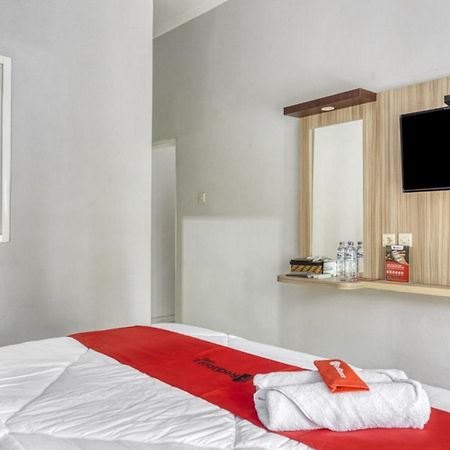 Отель Reddoorz Near Sindu Kusuma Edupark 2 Cebongan Экстерьер фото