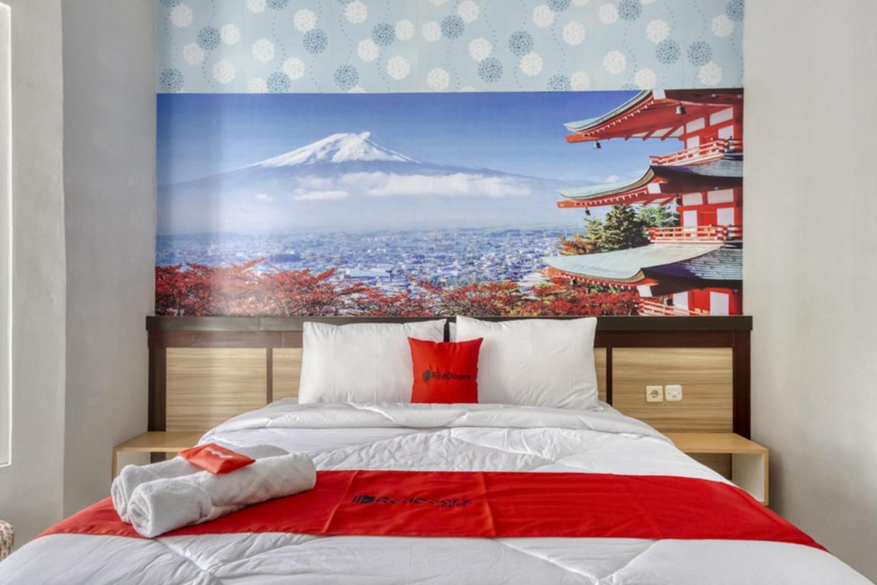 Отель Reddoorz Near Sindu Kusuma Edupark 2 Cebongan Экстерьер фото