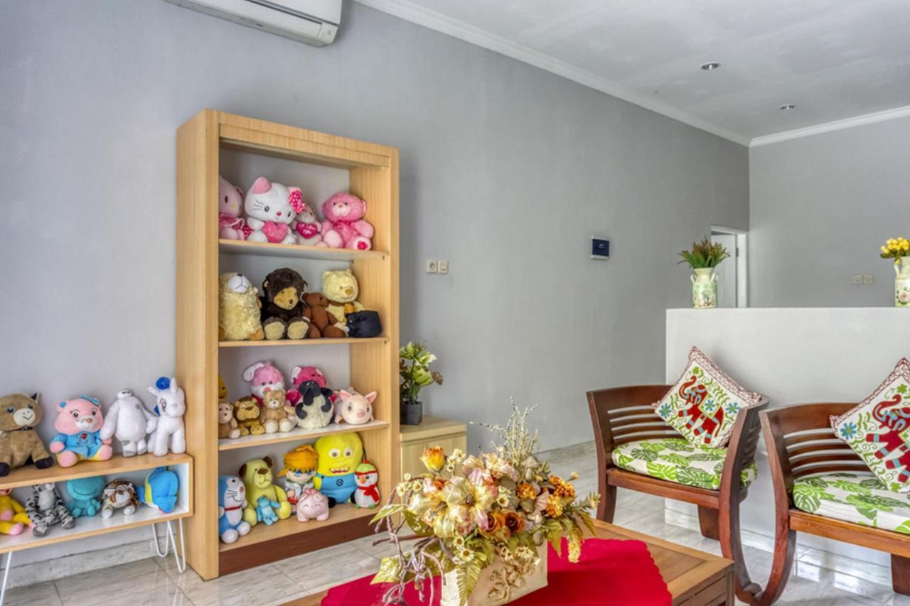 Отель Reddoorz Near Sindu Kusuma Edupark 2 Cebongan Экстерьер фото
